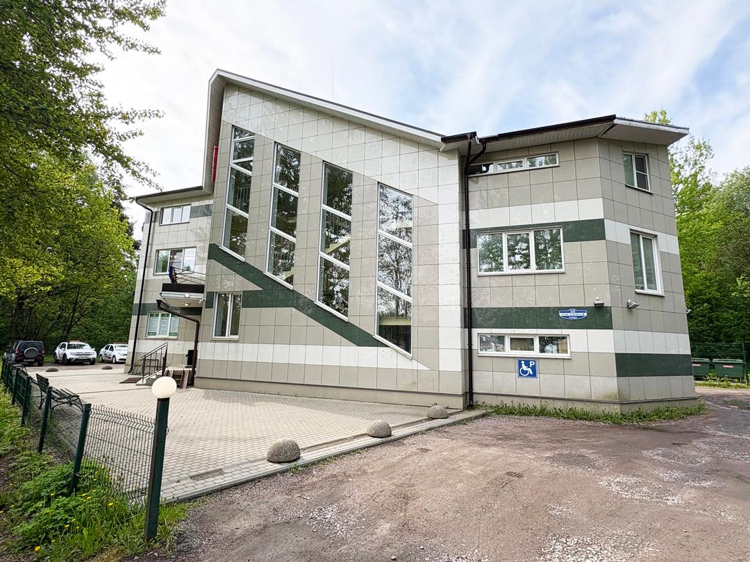 Санкт-Петербург, г. Зеленогорск. Отдельно стоящее здание 671 кв.м на участке 10 соток