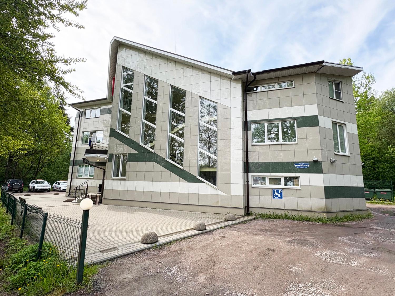 Санкт-Петербург, г. Зеленогорск. Отдельно стоящее здание 671 кв.м на участке 10 соток