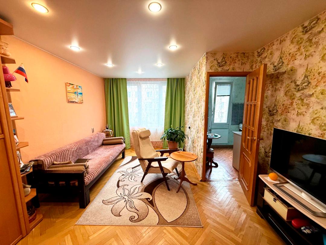 м.  «Проспект Ветеранов». 3-комнатная квартира 41,9 кв.м