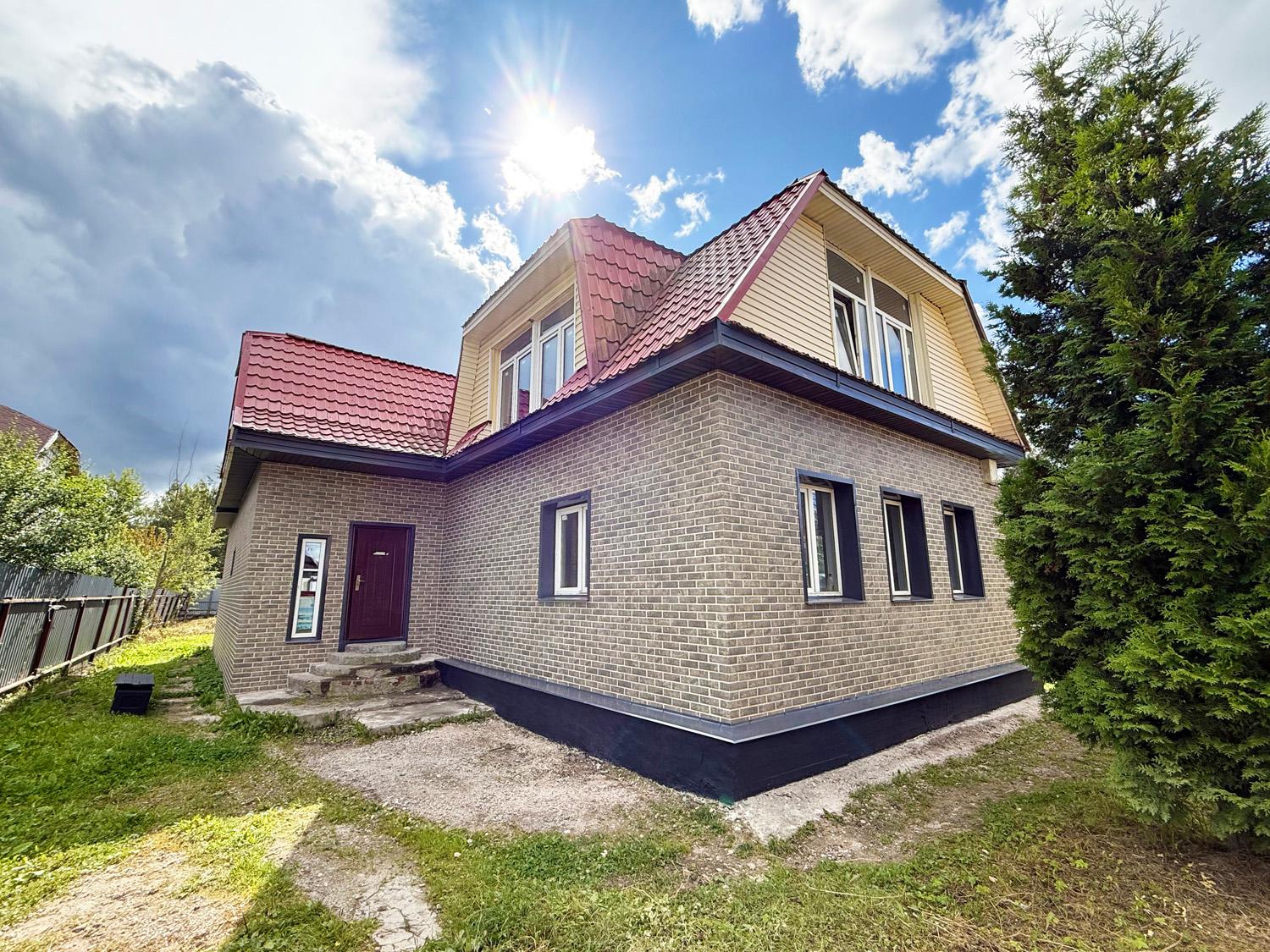 Санкт-Петербург, пос. Володарский (Сергиево). Коттедж 243 кв.м на участке 10 соток