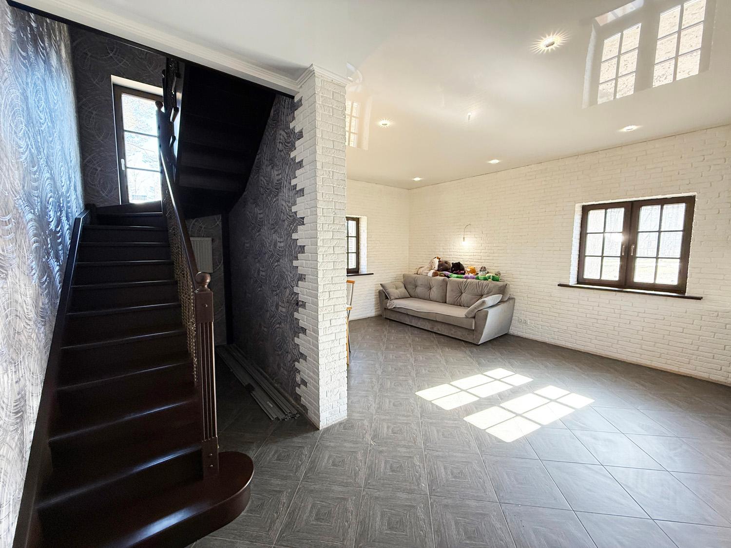 п. Приветнинское. Коттедж 160 кв.м на берегу реки, участок 27 соток