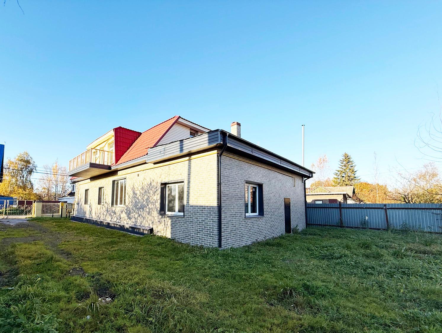 Санкт-Петербург, пос. Володарский (Сергиево). Коттедж 243 кв.м на участке 10 соток