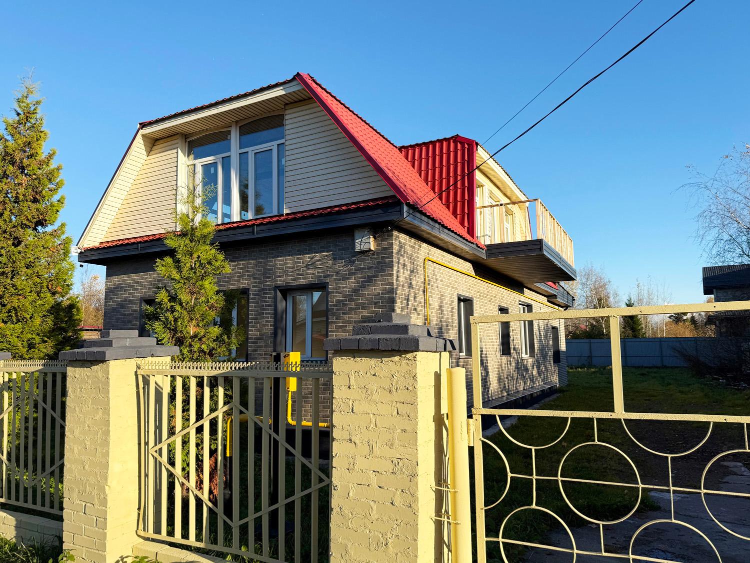 Санкт-Петербург, пос. Володарский (Сергиево). Коттедж 243 кв.м на участке 10 соток