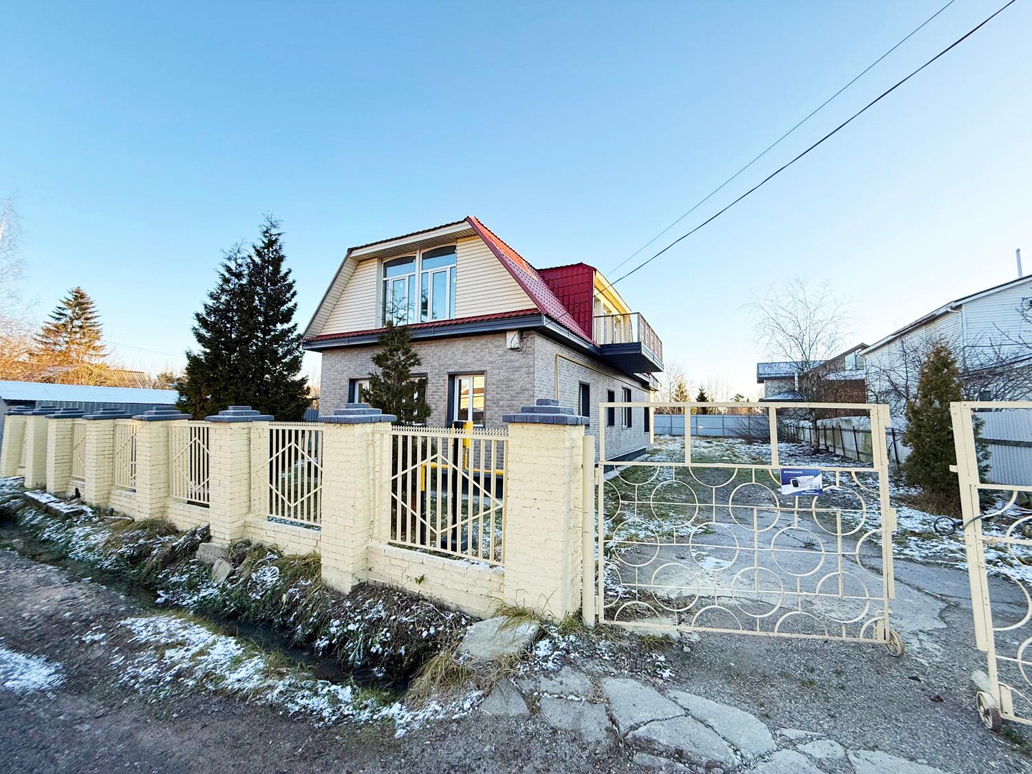 Санкт-Петербург, пос. Володарский (Сергиево). Коттедж 243 кв.м на участке 10 соток