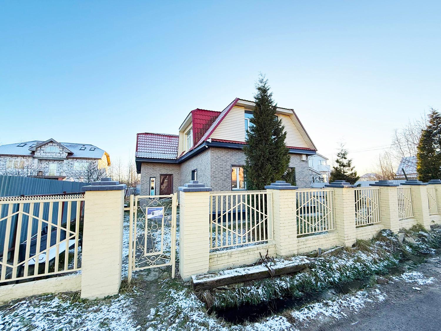 Санкт-Петербург, пос. Володарский (Сергиево). Коттедж 243 кв.м на участке 10 соток