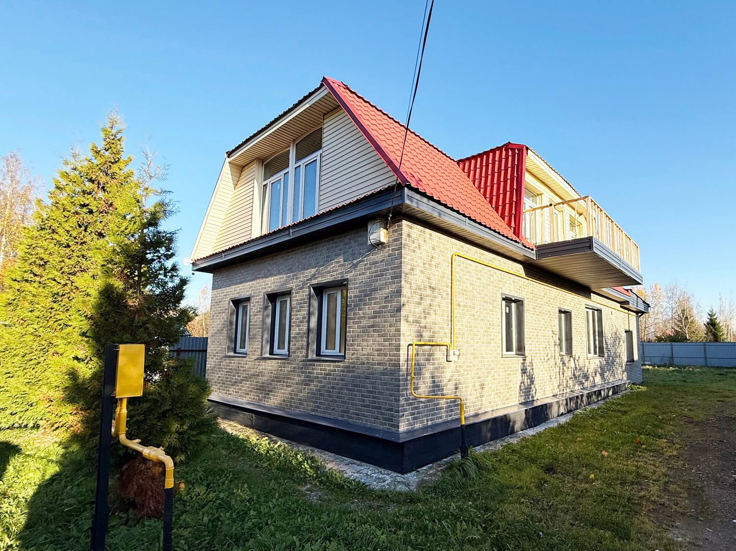 Санкт-Петербург, пос. Володарский (Сергиево). Коттедж 243 кв.м на участке 10 соток