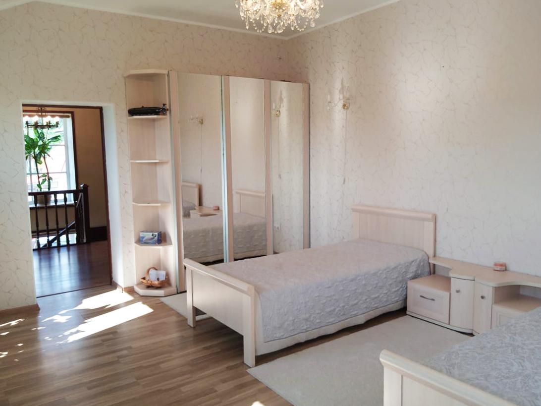 д. Волковицы.  коттедж 220 кв.м на участке 24 сотки