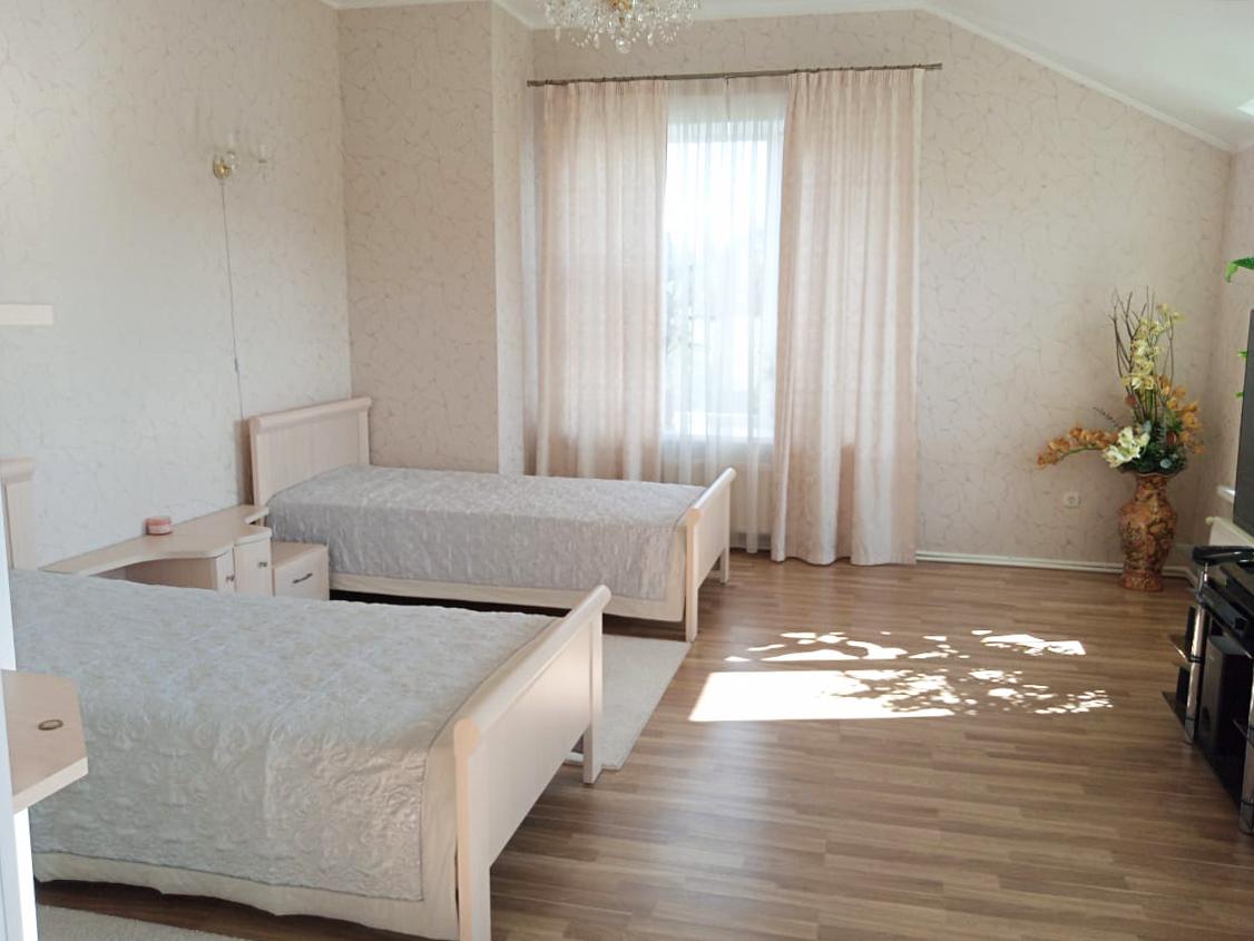 д. Волковицы.  коттедж 220 кв.м на участке 24 сотки