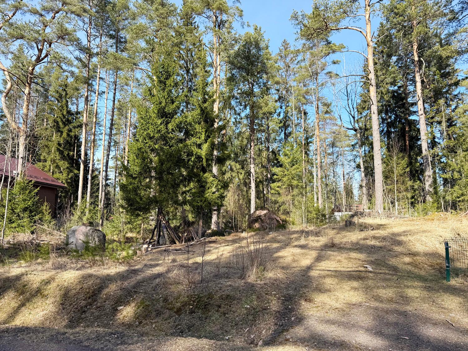 пос. Малышево. Участок 10 соток на берегу Пионерского оз.