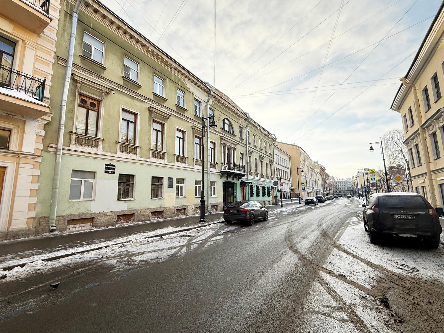 м. «Чернышевская». 5-комнатная квартира 130 кв.м