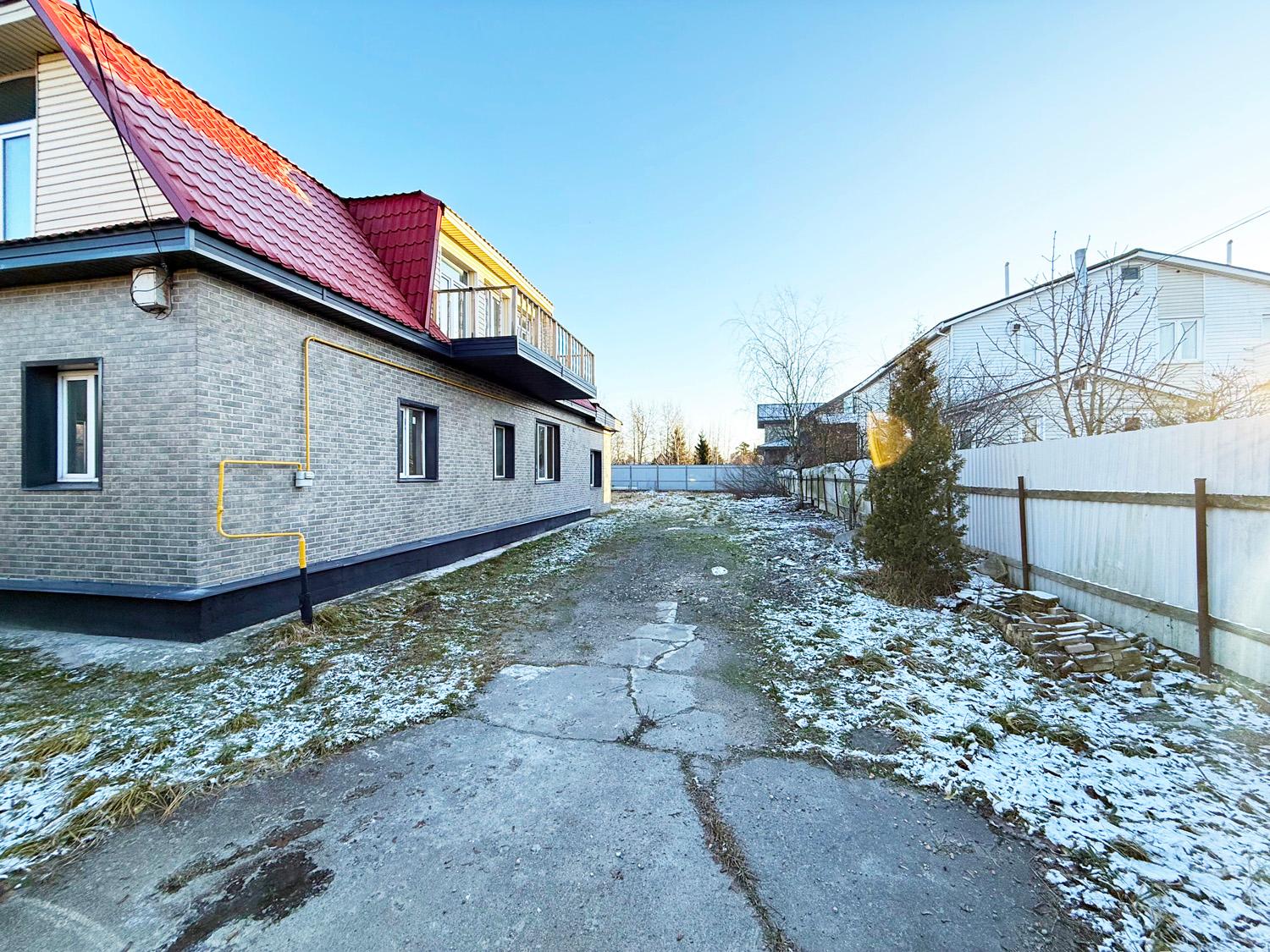 Санкт-Петербург, пос. Володарский (Сергиево). Коттедж 243 кв.м на участке 10 соток