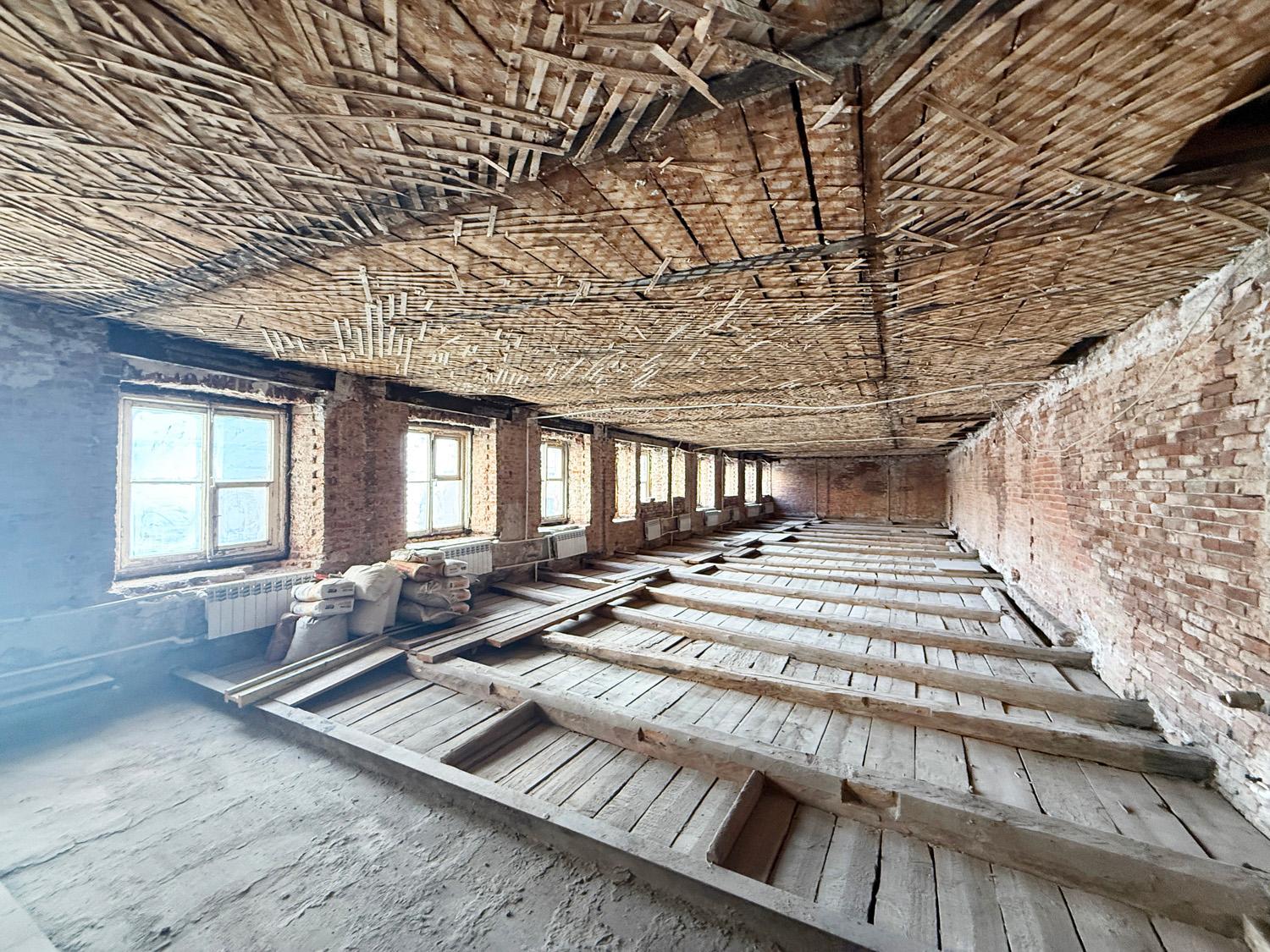 м. «Чернышевская». 5-комнатная квартира 130 кв.м