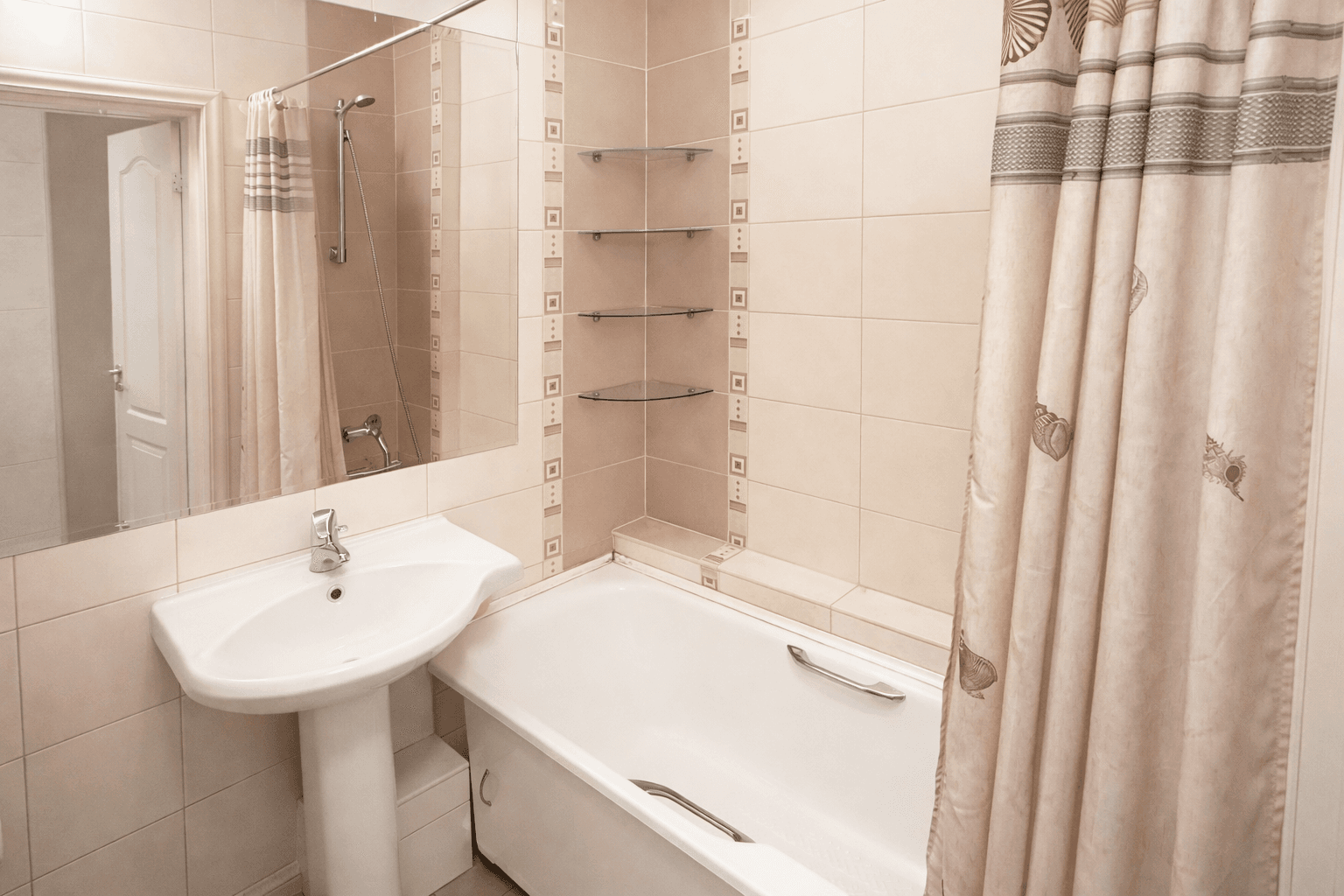 м. «Чернышевская». 4-комнатная квартира 113,9 кв.м с видом на Таврический сад