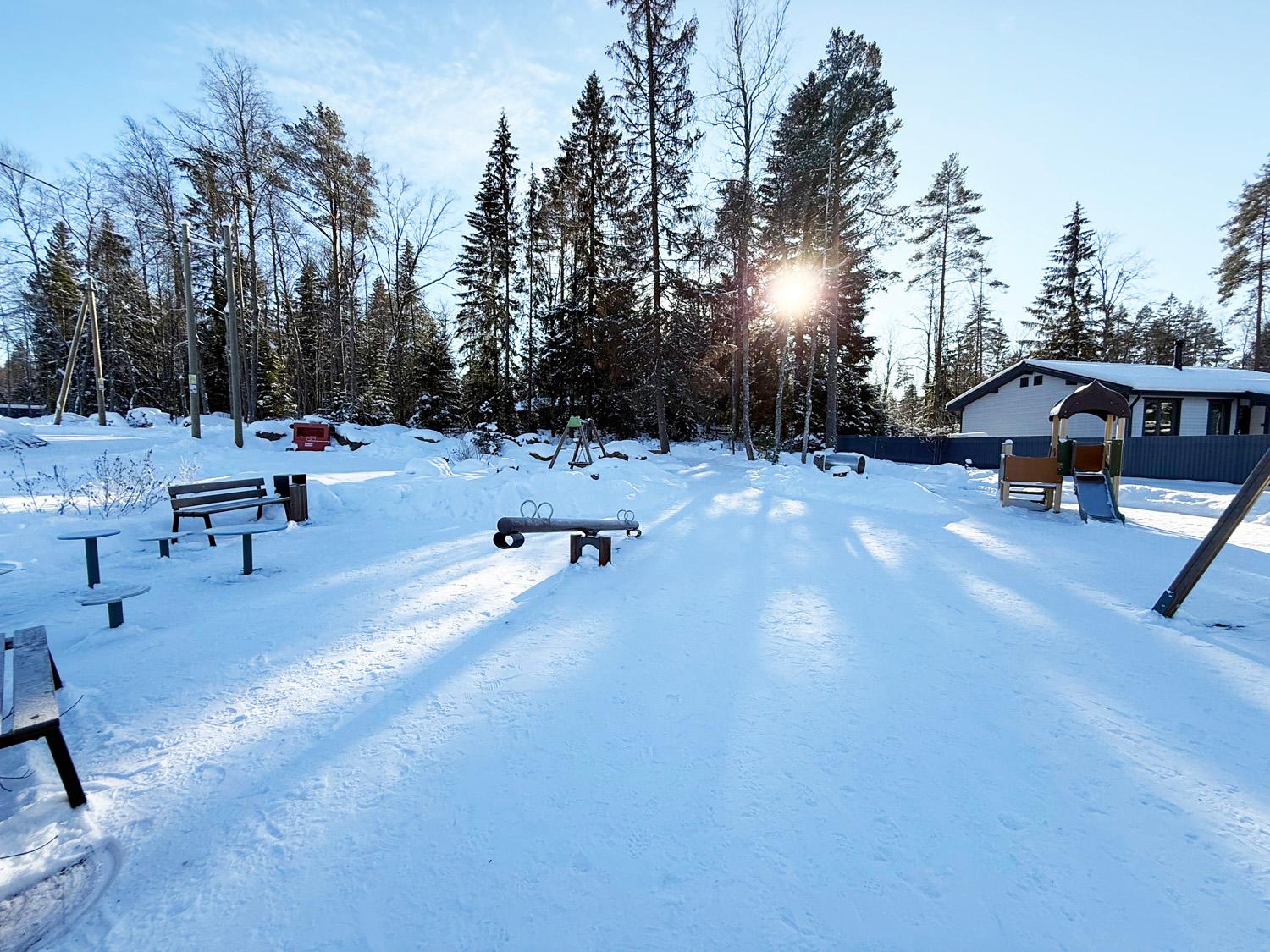 пос. Малышево. Участок 10 соток на берегу Пионерского оз.