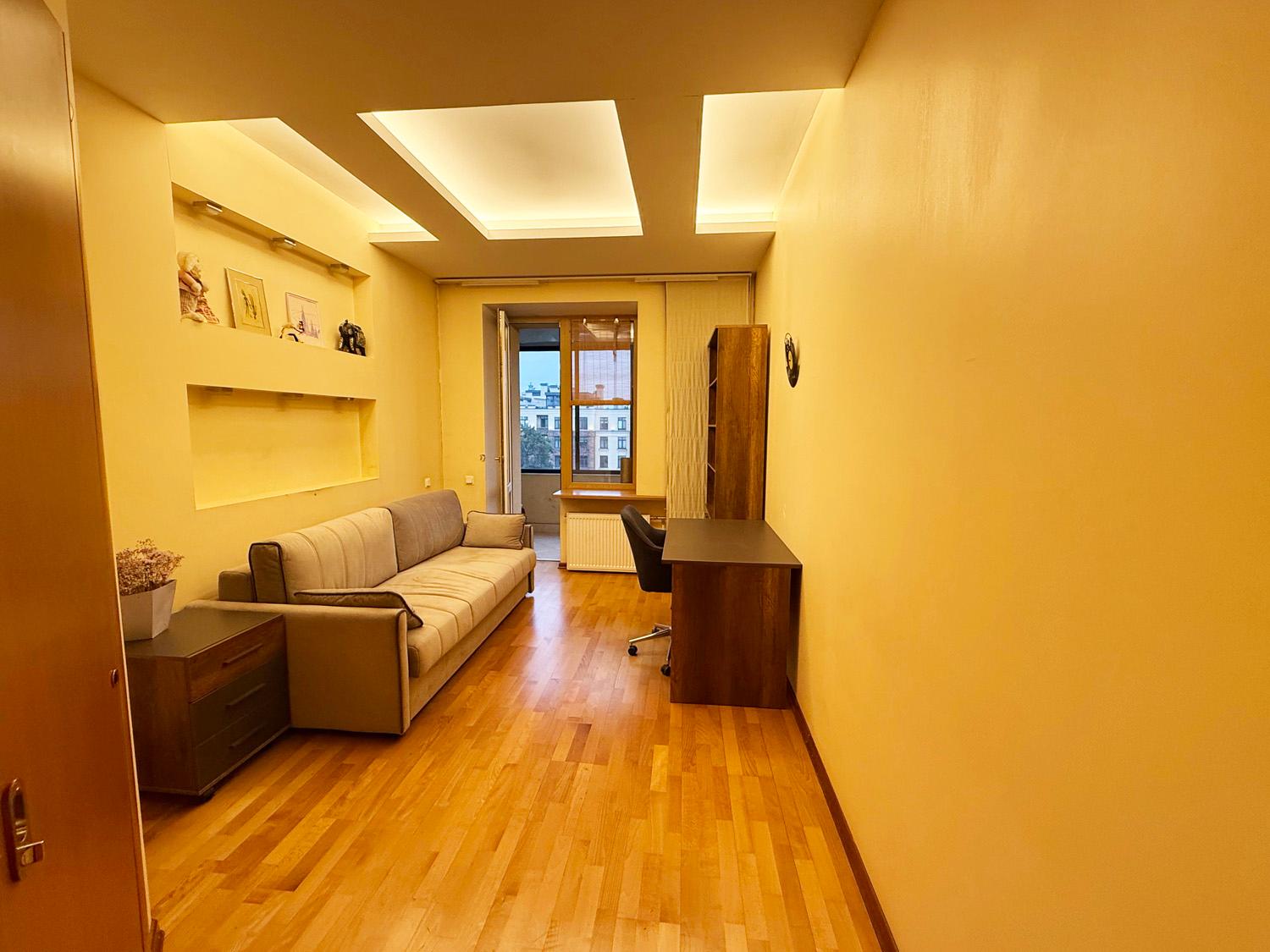 м. «Озерки». 3-комнатная квартира 110 кв.м