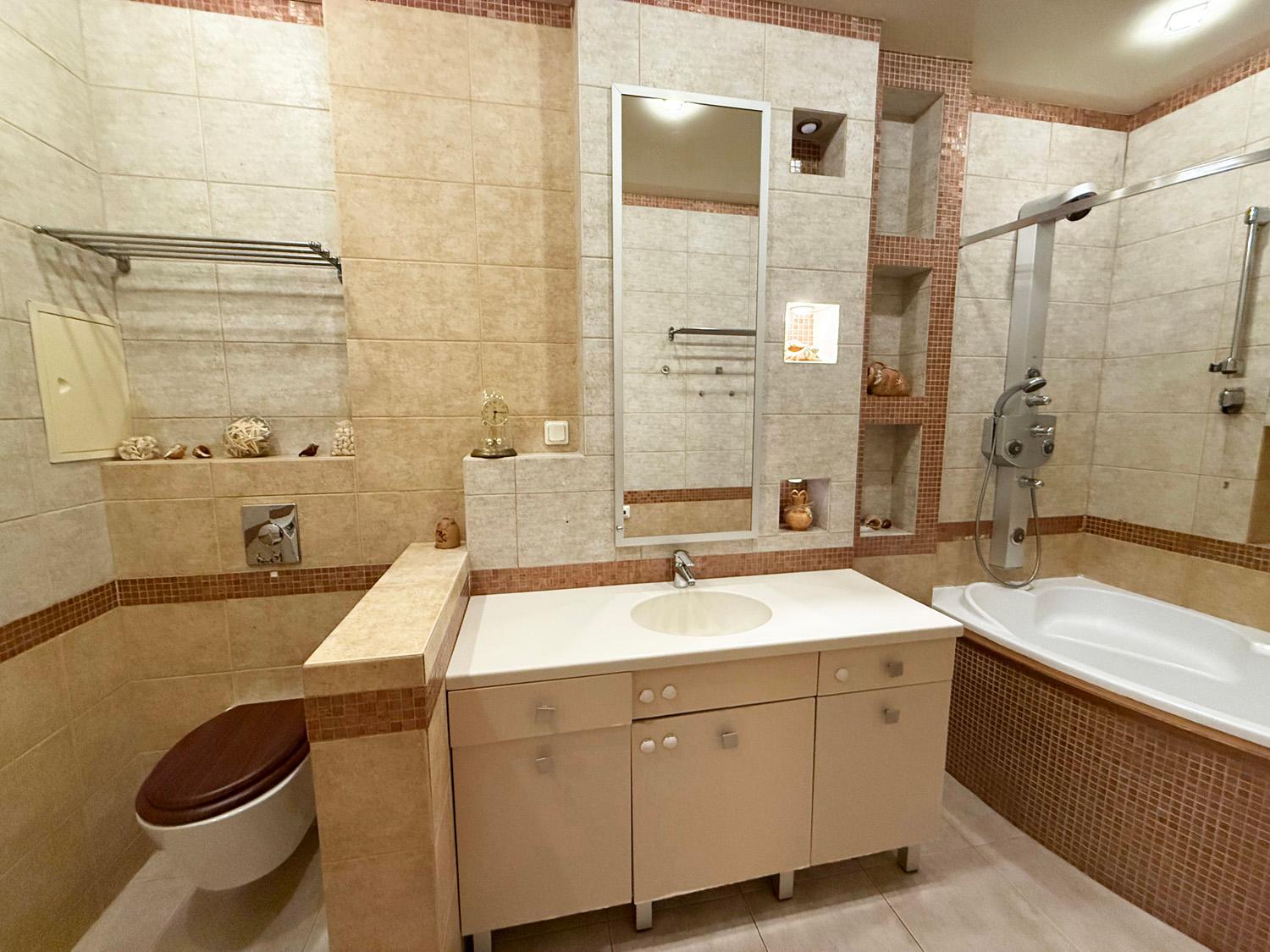 м. «Озерки». 3-комнатная квартира 110 кв.м