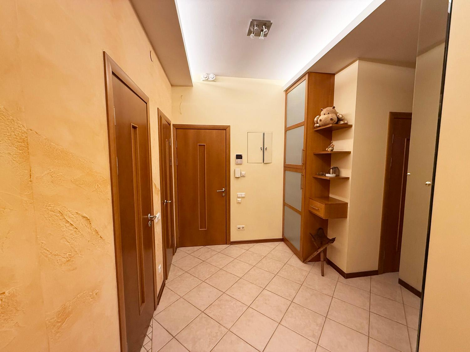 м. «Озерки». 3-комнатная квартира 110 кв.м