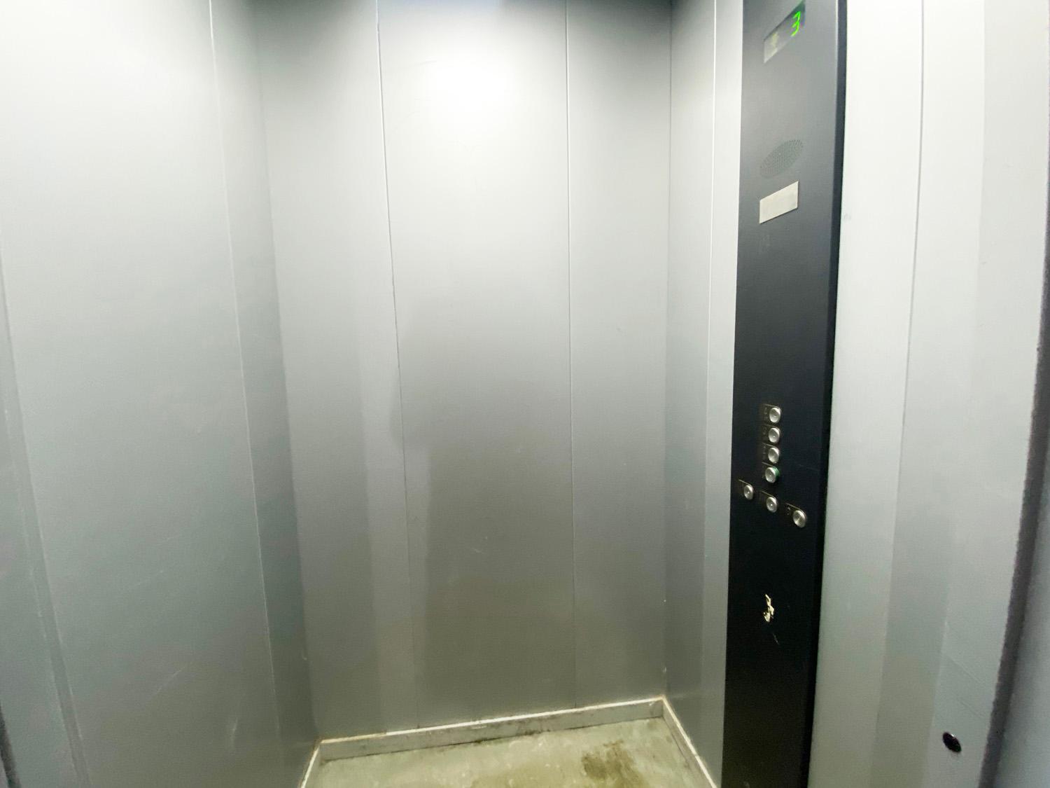 м. «Петроградская». Комната 13,2 кв.м