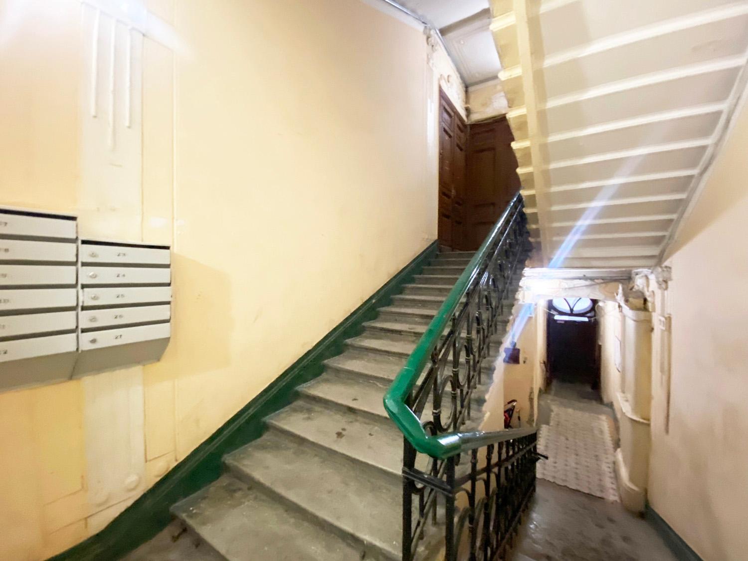 м. «Петроградская». Комната 13,2 кв.м