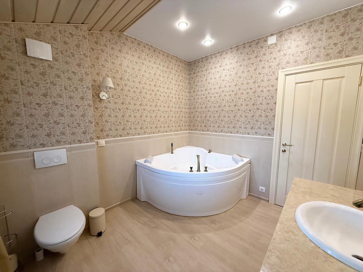 КП «Лемболово-Парк». Коттедж 317 кв.м на участке 15 соток В АРЕНДУ