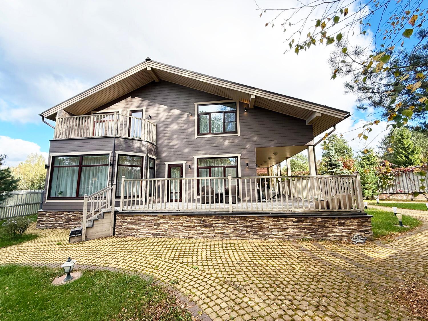 КП «Лемболово-Парк». Коттедж 317 кв.м на участке 15 соток В АРЕНДУ