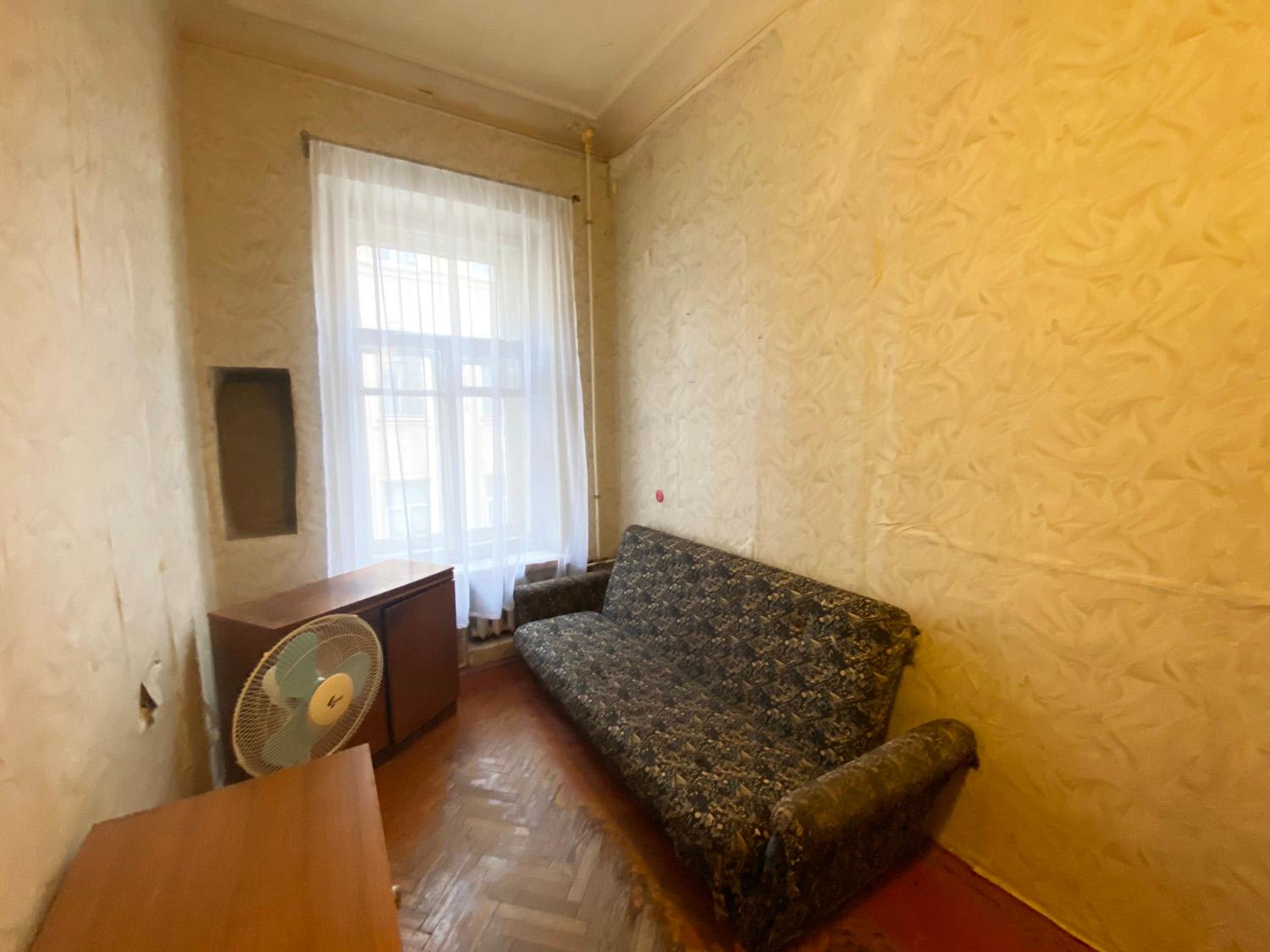 м. «Петроградская». Комната 13,2 кв.м